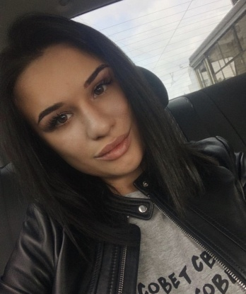 Соблазнительная и страстная красавица приглашает в гости на незабываемый отдых. Я помогу тебе расслабиться и забыть обо всех проблемах. Жду только тебя! 15358, 20 лет