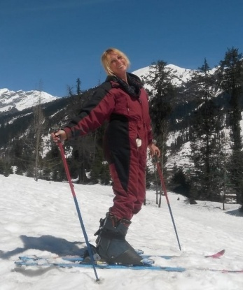 Я изысканная и страстная, с опытом в сексуальных утехах. Я живу в Москве, городе возможностей и сексуальных фантазий. Мои услуги включают классический секс, оральный секс, анальный секс, эротический массаж и многое другое. Я гарантирую полную конфиденциальность и непревзойденное качество услуг. У меня есть отличные отзывы от моих довольных клиентов, которые обязательно подтвердят мой профессионализм и умение дарить наслаждение. Вы можете увидеть мои фотографии в альбоме, чтобы убедиться в моей нежности и привлекательности. Я жду тебя, чтобы воплотить в жизнь твои самые смелые сексуальные фантазии. 🌸 2297, 47 лет