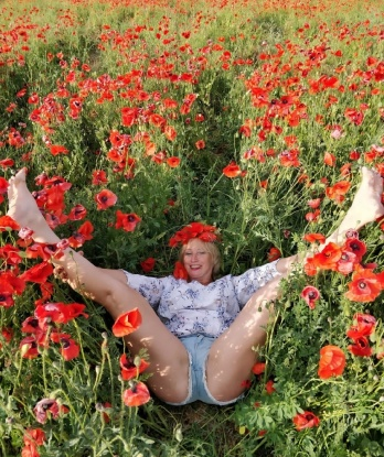 Я изысканная и страстная, с опытом в сексуальных утехах. Я живу в Москве, городе возможностей и сексуальных фантазий. Мои услуги включают классический секс, оральный секс, анальный секс, эротический массаж и многое другое. Я гарантирую полную конфиденциальность и непревзойденное качество услуг. У меня есть отличные отзывы от моих довольных клиентов, которые обязательно подтвердят мой профессионализм и умение дарить наслаждение. Вы можете увидеть мои фотографии в альбоме, чтобы убедиться в моей нежности и привлекательности. Я жду тебя, чтобы воплотить в жизнь твои самые смелые сексуальные фантазии. 🌸 2297, 47 лет